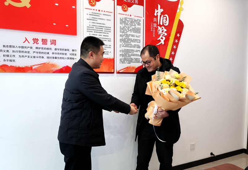 翠屏区领导慰问高级人才.JPG