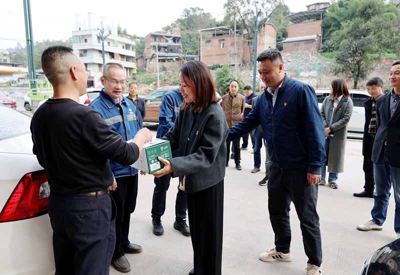 我为群众办实事主题党日活动 (1).JPG