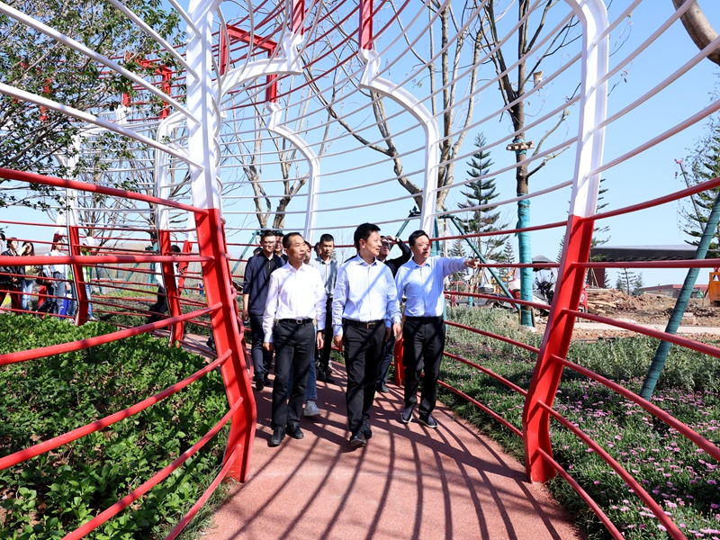 廖文彬市长调研宜宾展园 (3).jpg
