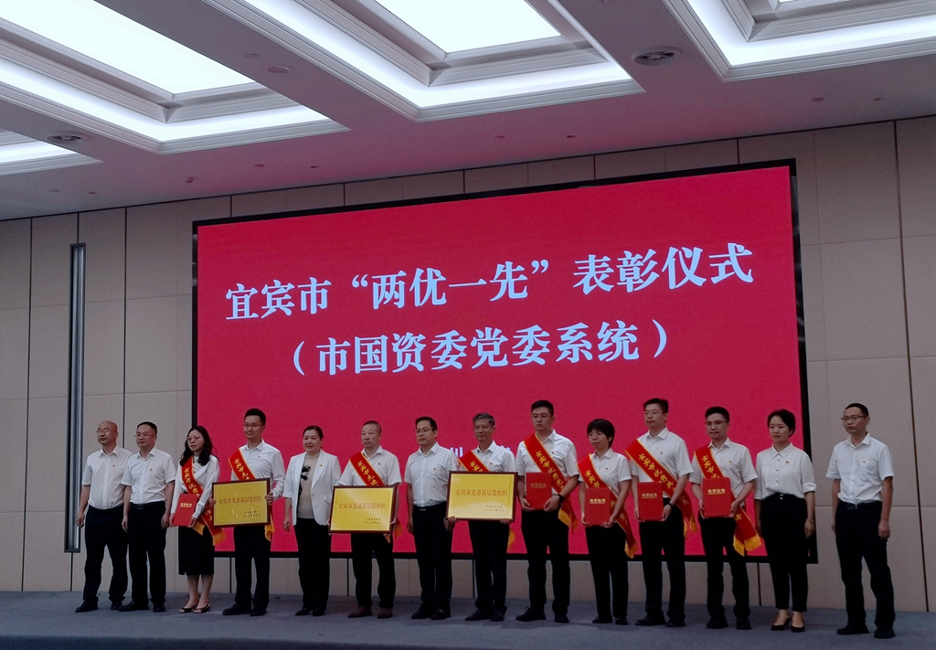 工地党旗红 (3).jpg
