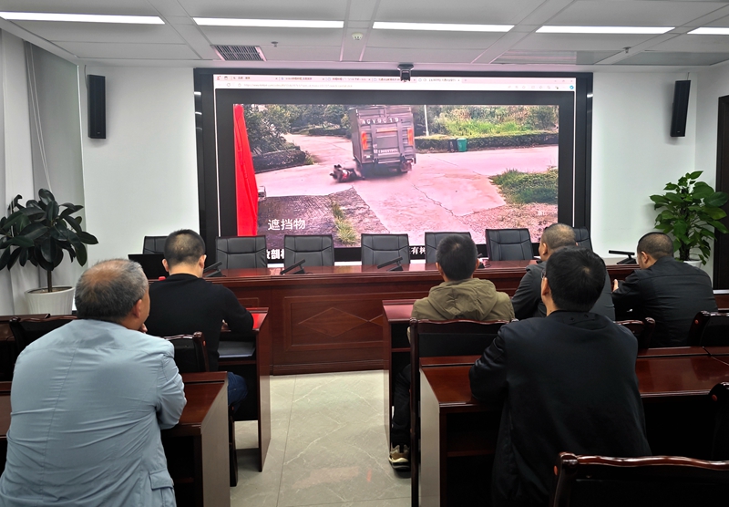 建投建工开展专职驾驶员安全警示教育.jpg