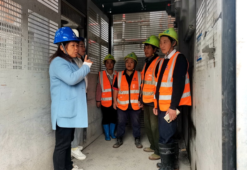 建投建工上江传奇项目举行特种设备、特种人员安全知识培训活动 (4).jpg