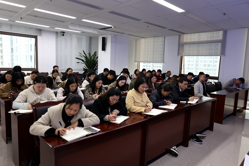 建投建工召开紧急会议传达集团“高农”工作暨廉洁谈话会议精神 (2).JPG