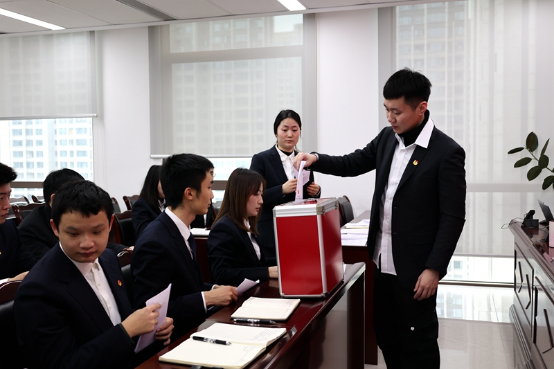 建投建工与宜投交通联合召开首次团员大会 (2).JPG